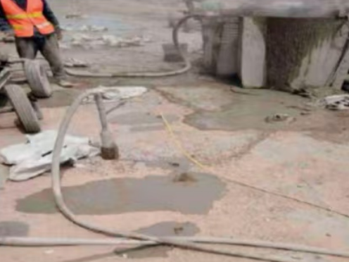 雨山水泥混凝土路面板底注浆技术 路面脱空注浆整治方案