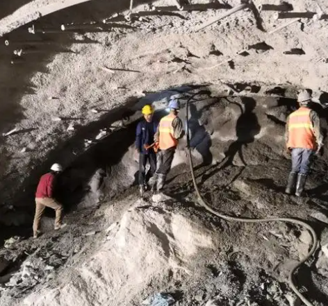 雨山隧道拱顶带模注浆料，微膨胀注浆料的特点及施工工艺